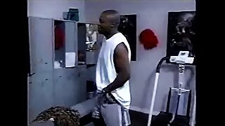 Cheerleader banged in footballers lockerroom