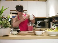 Uncut Musclestud Wank & Cum Milkshake