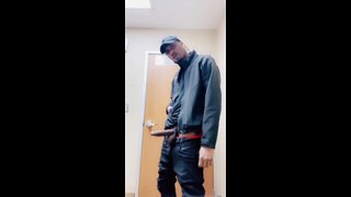 Bathroom Break with AlphaAnt