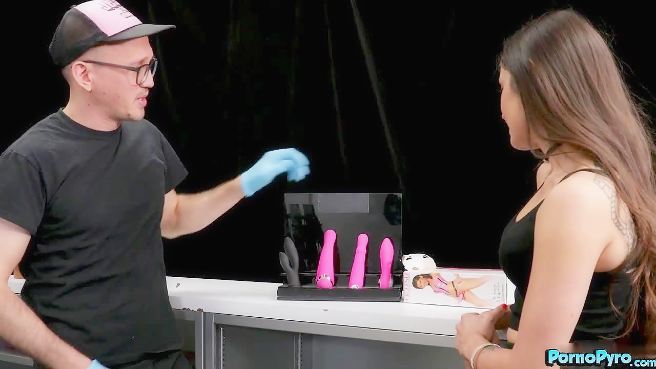 Crazy Latina Vanessa Vega Sucks Gloryhole Black Cock