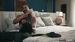 Stepdad fakes an injury to get a handjob