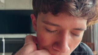 Thumb 4