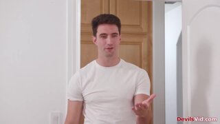 Stepsis wants stepbro to cum on her face